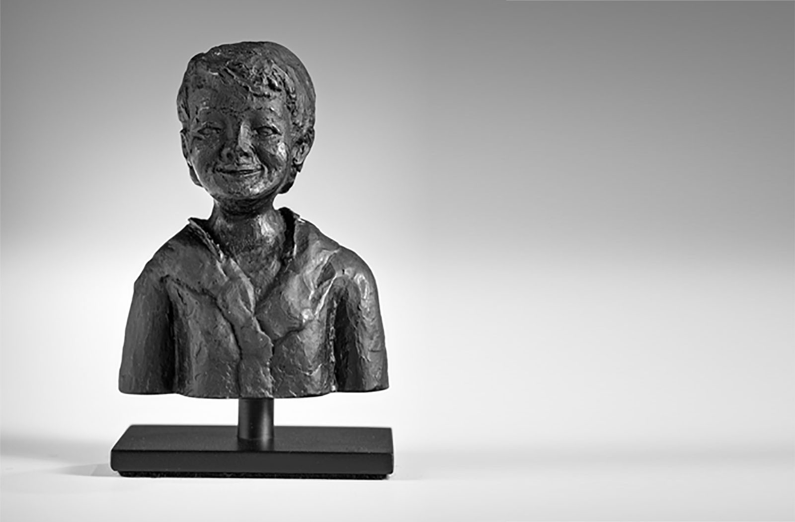 Ede Horton glass scuplture portrait 5