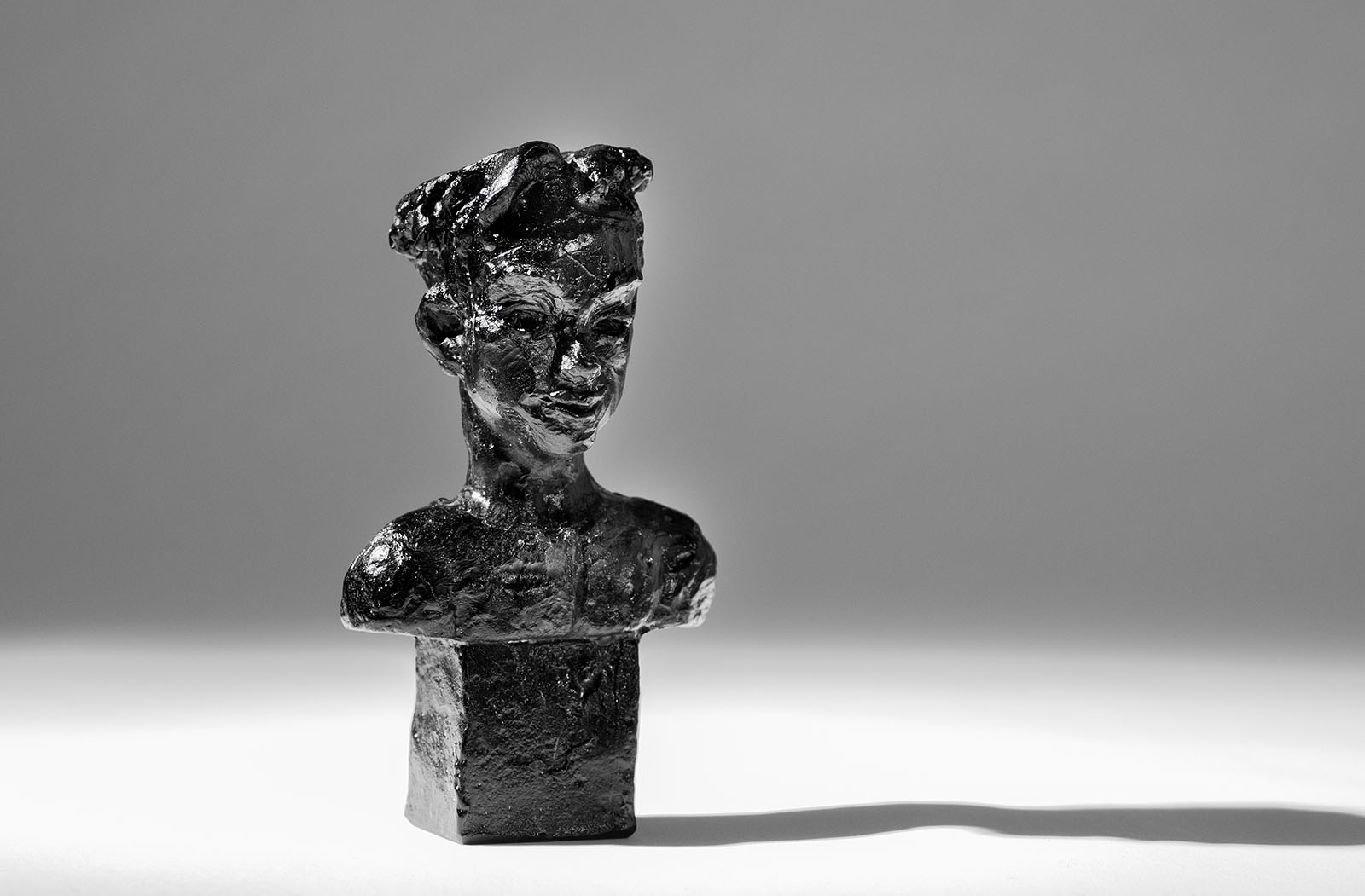 Ede Horton miniture glass scuplture portrait